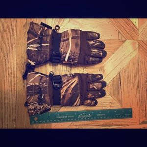 Youth Camo insulated Gloves